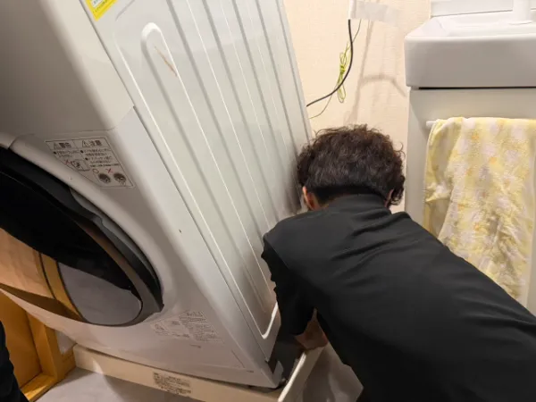 洗濯機の設置作業